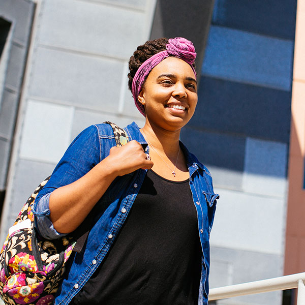 Girl in Library Homepage Apply Image 600x600